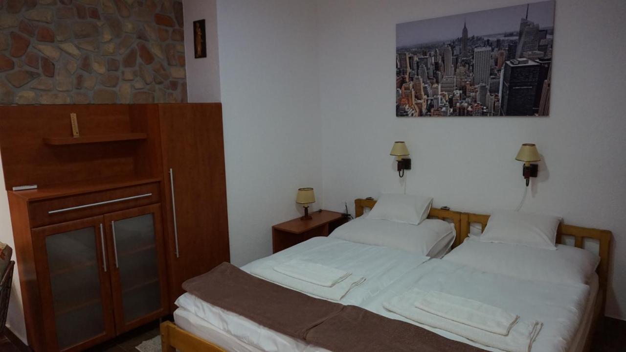 Chloe Apartman Szigetvár Εξωτερικό φωτογραφία