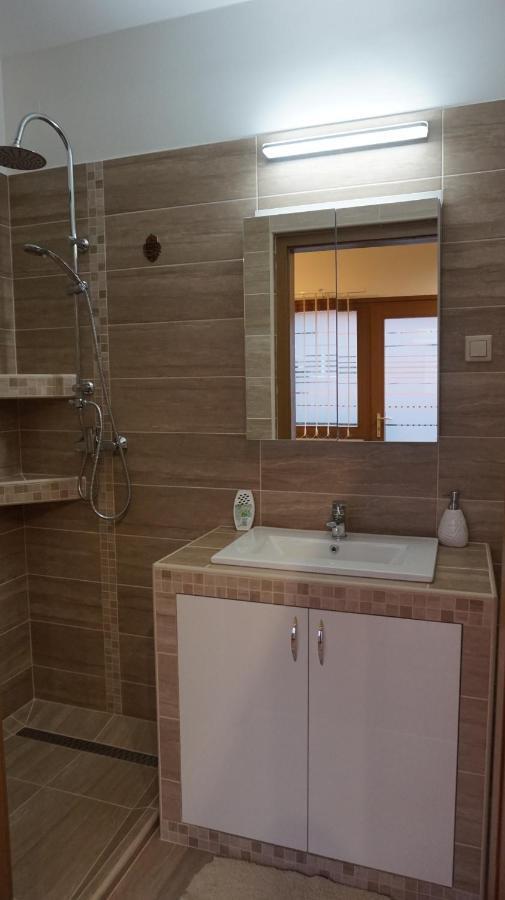 Chloe Apartman Szigetvár Εξωτερικό φωτογραφία